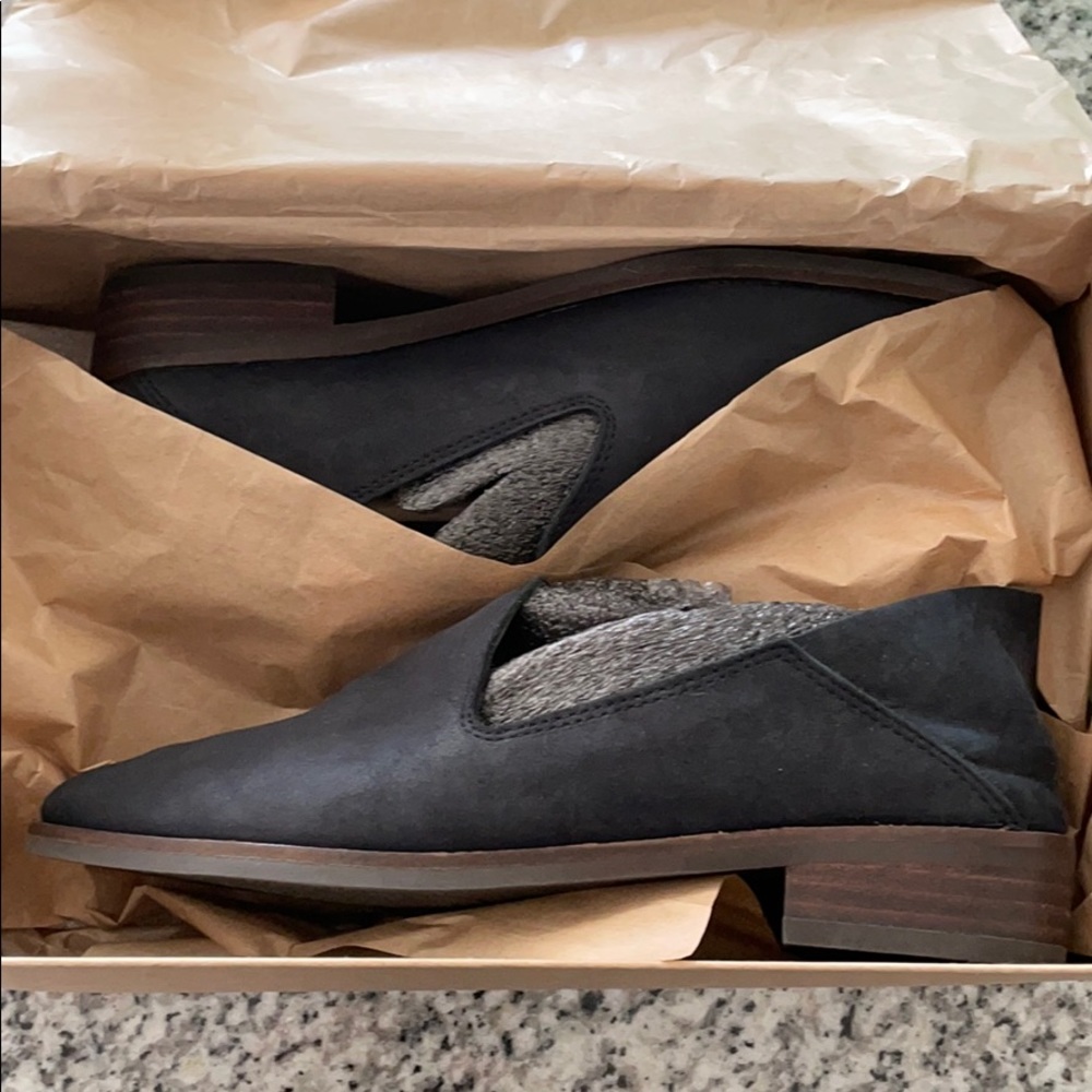 Cahill Leather Flat